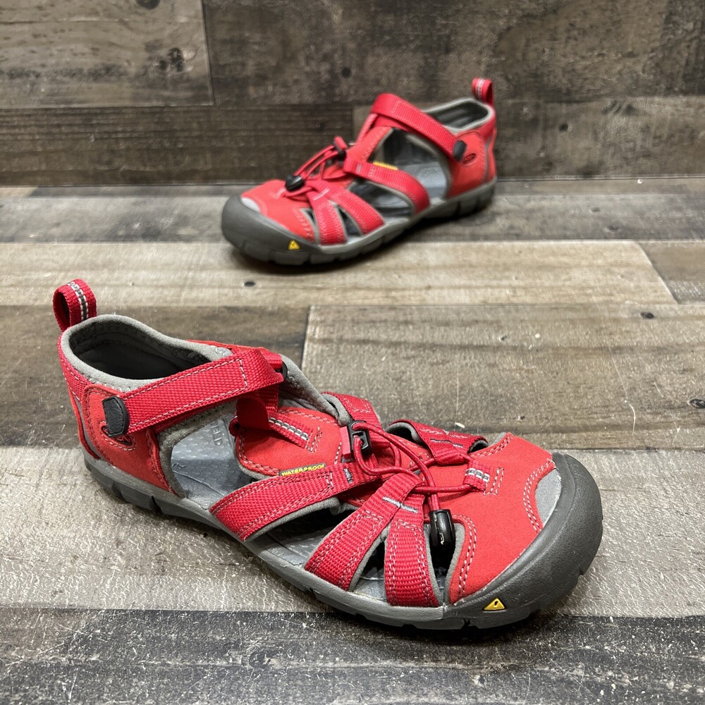 Keen CNX waterproof Kids Boys Red Synch Water Hiking Sandals Size 4 GREAT!